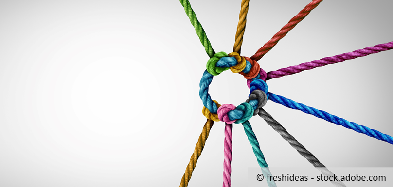 Colourful, interlinked strings